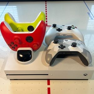 Xbox One S 1TB Bundle